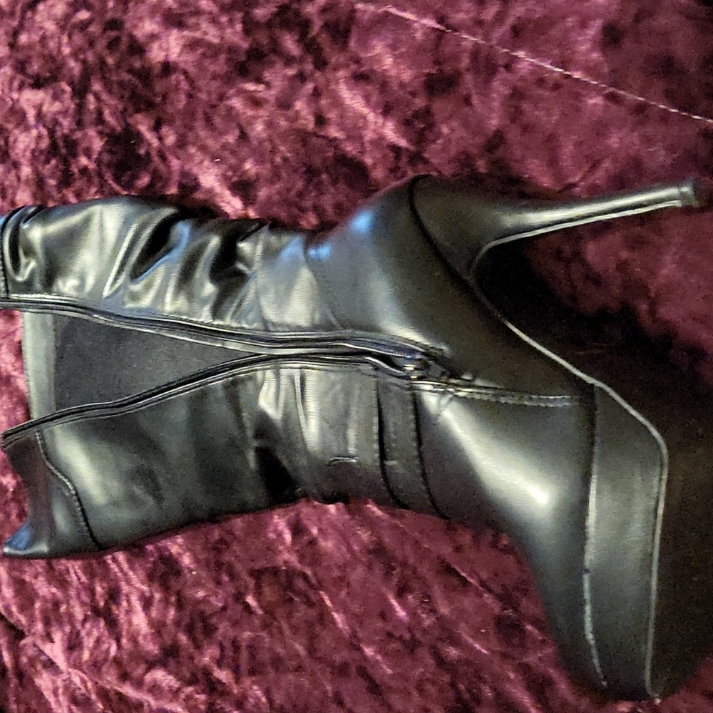 Sonny zip up boots